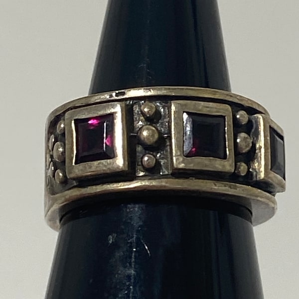 Stunning Vintage Estate Sterling Silver Ring w/ Marcasite and Dark Red (almost Garnet-Like) Colored Stones, 9mm wide, size 5-6, FREE SHIP