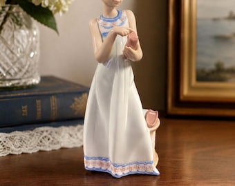 Vintage Lladro Figurine: Girl With Phone, 