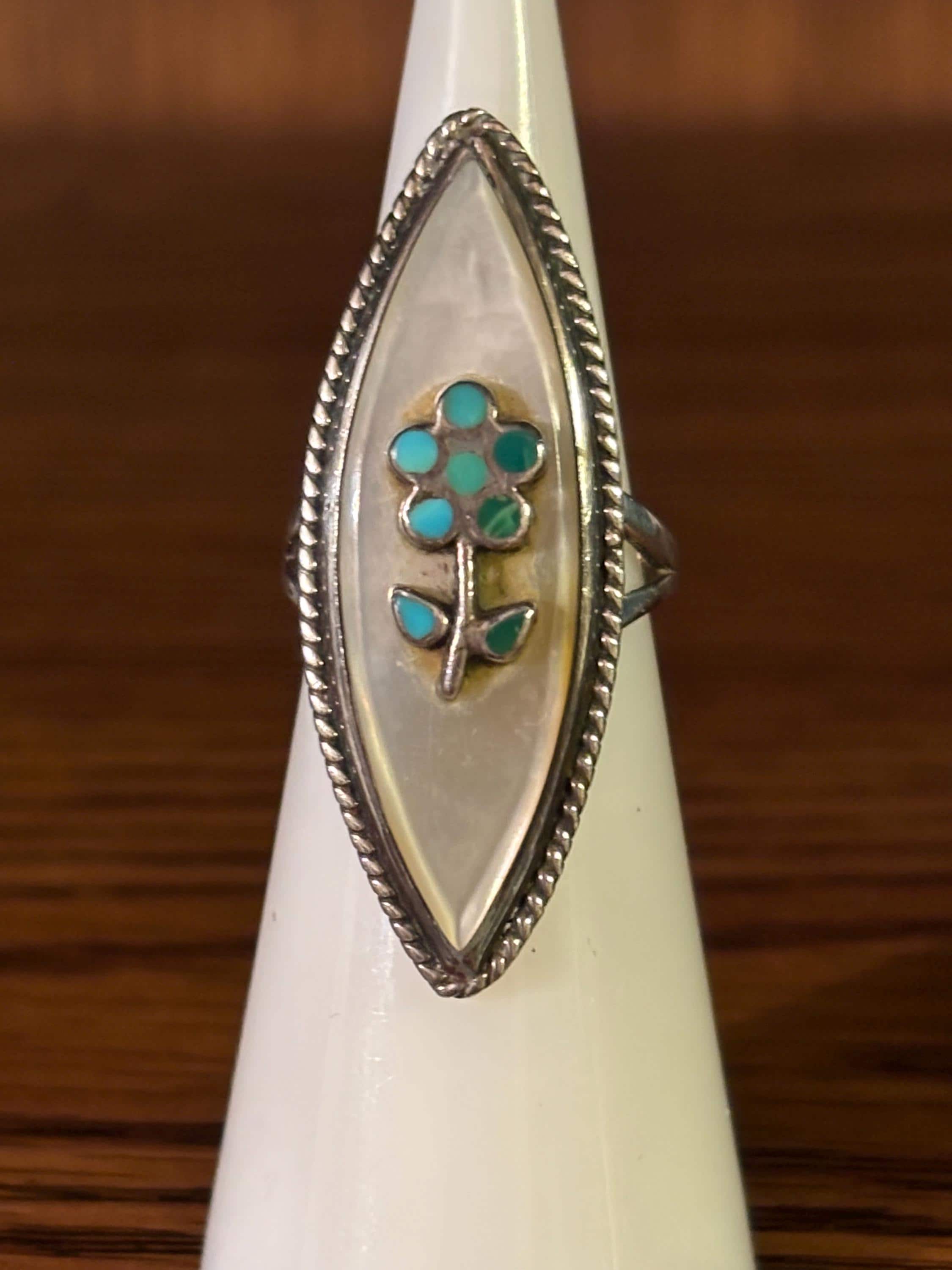 Vintage Zuni Inlay Flower Ring: Mother of Pearl, Coral & Jet