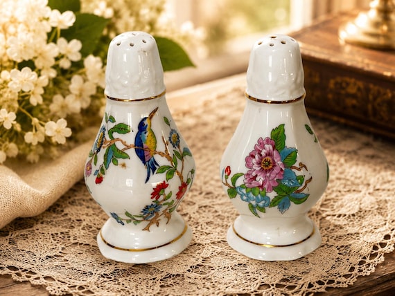 Vintage Aynsley Pembroke Salt & Pepper Shakers Fine English Bone