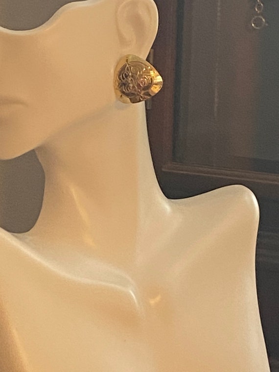 Estate Gold Tone Etched Triangular Earrings - image 2