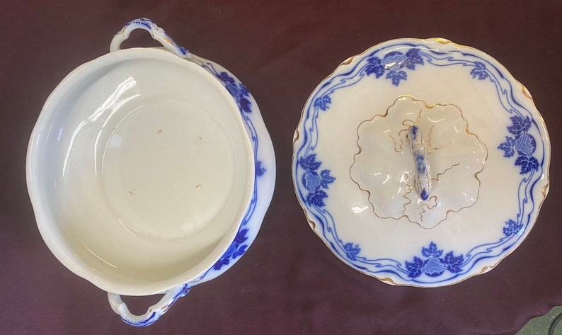 Vintage The Hofburg W.H. Grindley England Round Covered Vegetable Dish, Serving Bowl, Flow Blue and White Gold Trim image 4