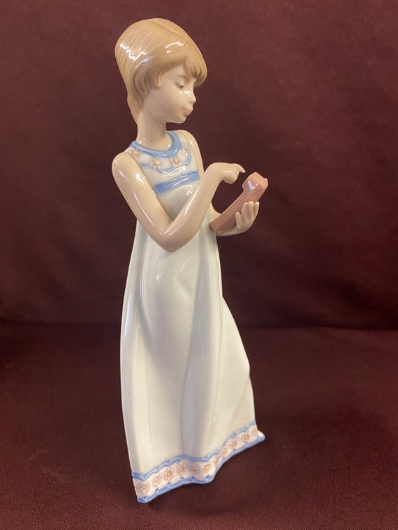 Vintage Lladro Figurine: Girl With Phone, 