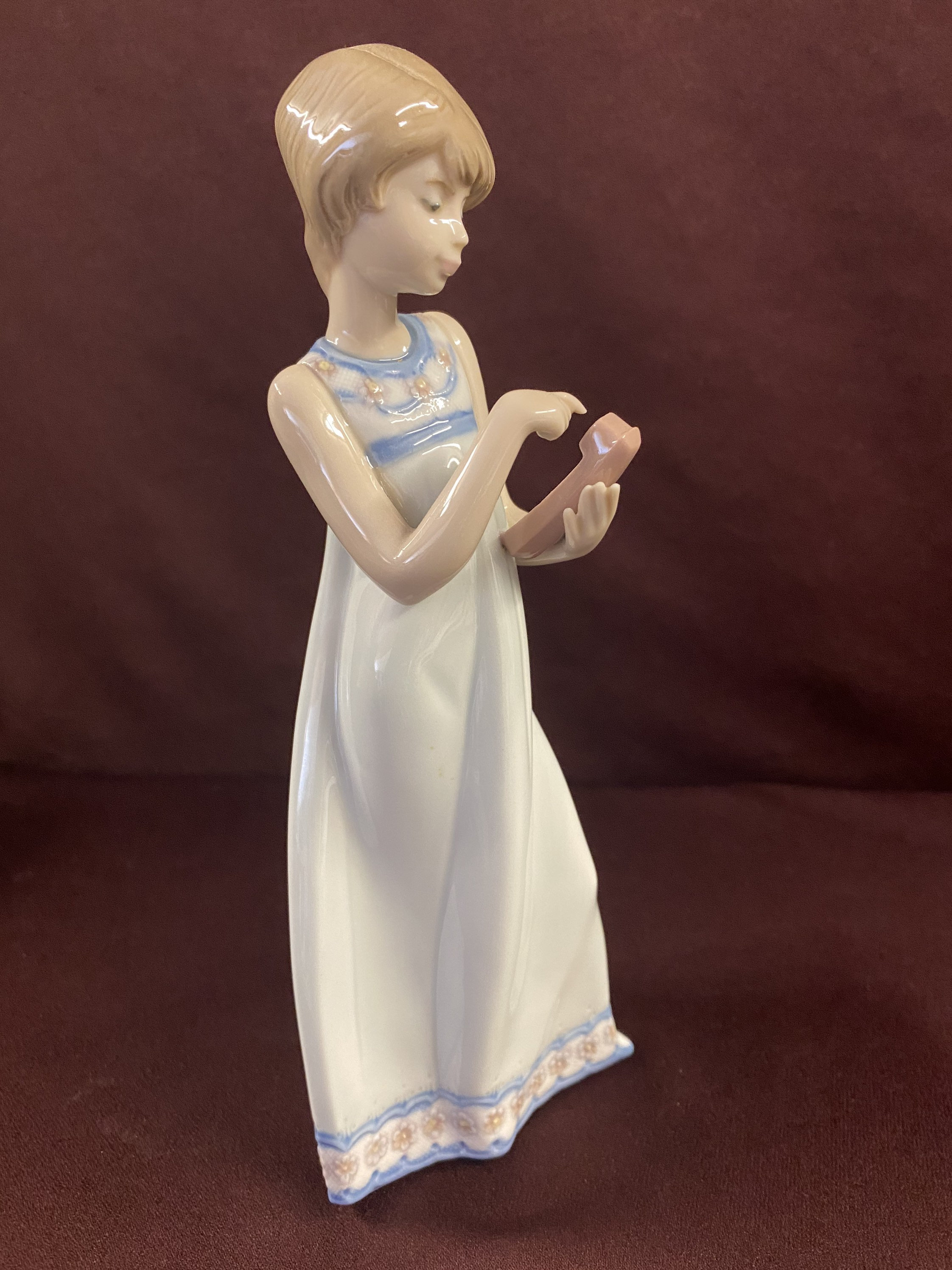Vintage Lladro Figurine: Girl With Phone, 