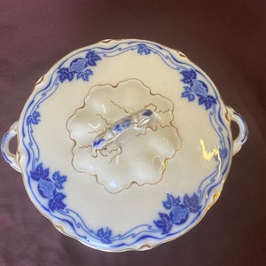 Vintage The Hofburg W.H. Grindley England Round Covered Vegetable Dish, Serving Bowl, Flow Blue and White Gold Trim image 3