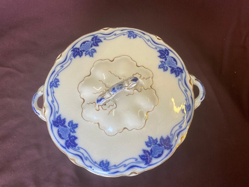 Vintage The Hofburg W.H. Grindley England Round Covered Vegetable Dish, Serving Bowl, Flow Blue and White Gold Trim image 3