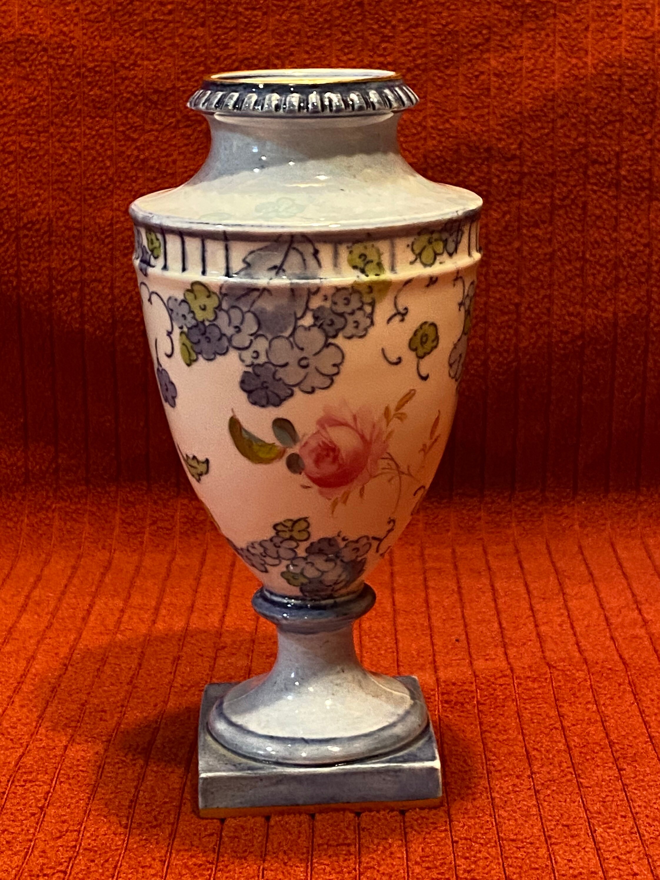 花瓶  Crown Derby Vintage Royal Crown Derby Vase, Square Base, 5-1/4