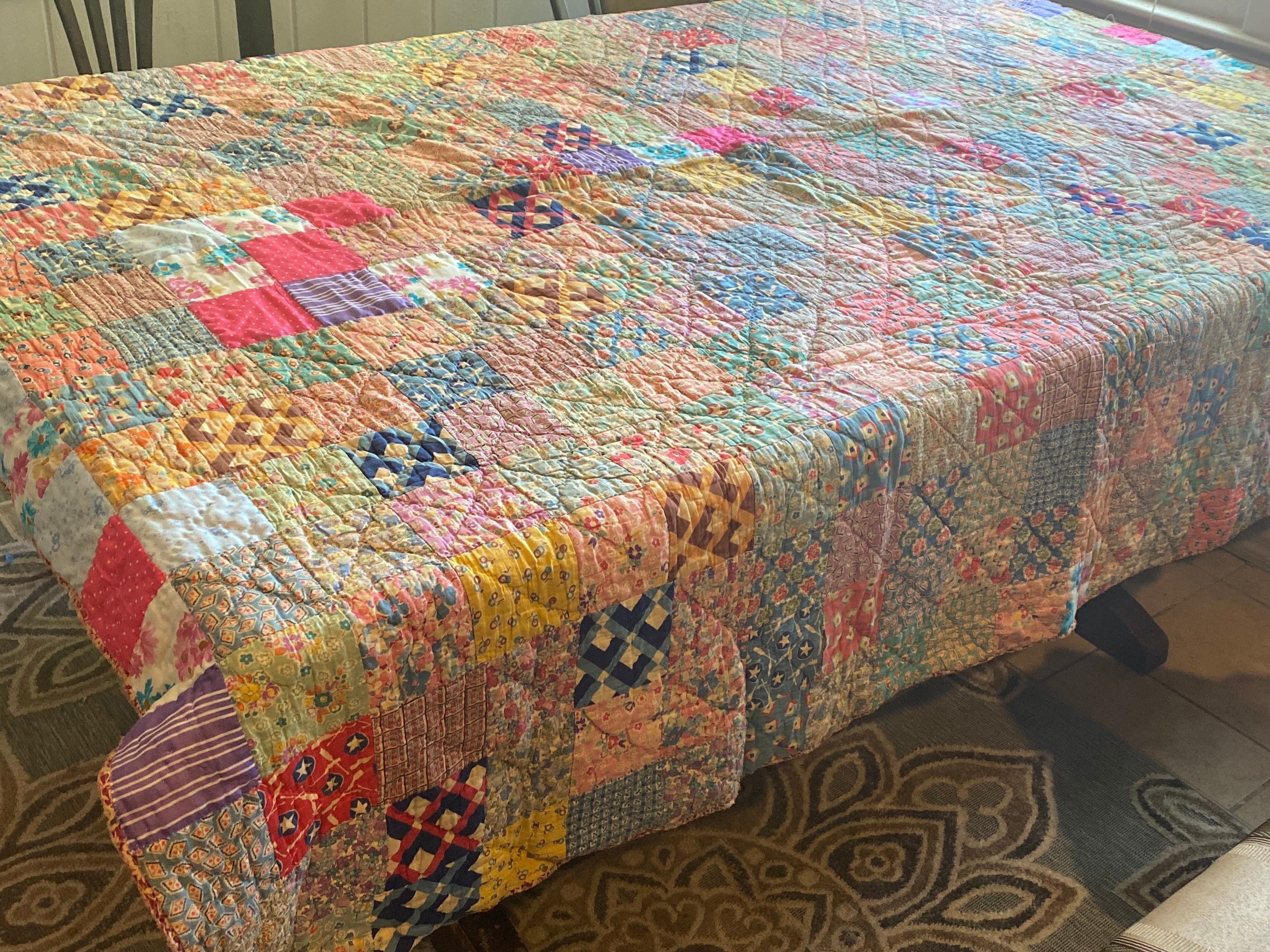 Vintage, Very Old Hand Made Patchwork Quilt, Feedsack Fabric, made about 1924, measures 65" x 71.5", Beautiful Bed Spread, SEE DESCRIPTION