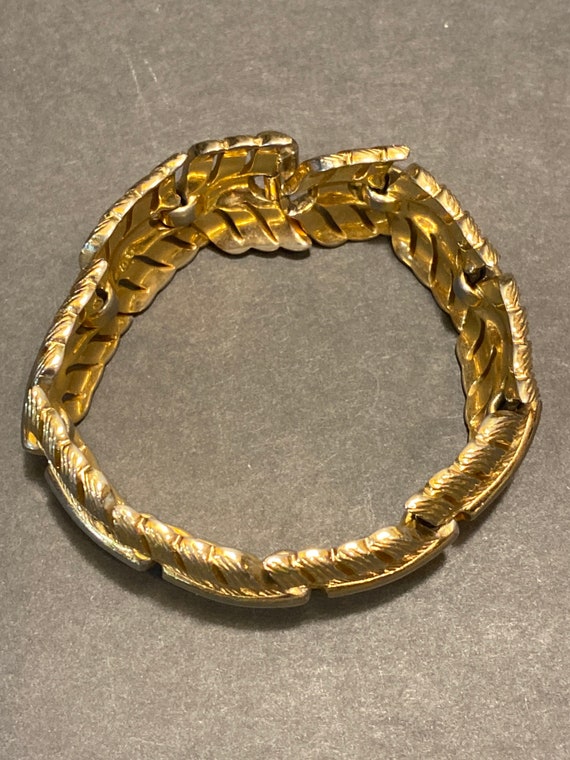 Vintage Trifari Gold Tone Bracelet, Feather Link,… - image 6