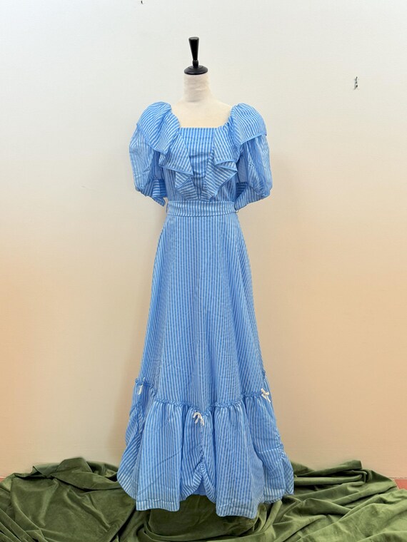 blue and white ruffle prom dress Vintage 80's Evening Ruffled Neck Puff Sleeves Silver Metallic Color:656 Black/Pink INSTKXL How To Style A Peekaboo corset dress and dance your way