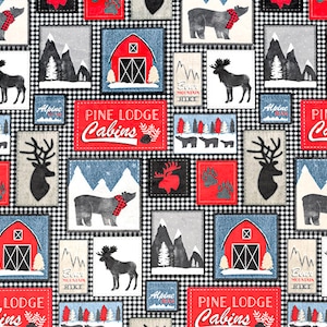 Peut inclure: Un fond à carreaux noirs et blancs avec un motif répétitif de différentes images. Les images comprennent une grange rouge, un ours portant une écharpe rouge, un élan, un cerf, des montagnes, des arbres et une pancarte qui dit "Pine Lodge Cabins".