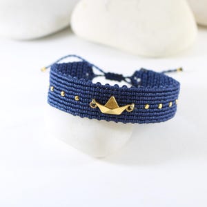 Makramee Origami Boot Armband: Goldener Anhänger, verstellbares Geschenk