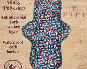 Wielorazowa wkładka z materiału Minky "Teal Kaleidoscope" (pojedyncza wkładka) z antybakteryjną wyściółką Zorb/wodoodpornym spodem na czas miesiączki/lekkie nietrzymanie moczu.