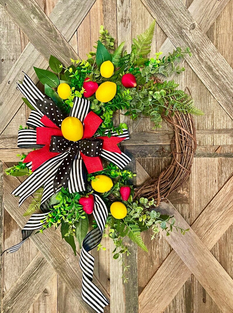 Lemon Strawberry Wreath: Summer Farmhouse Front Door Decor - Etsy