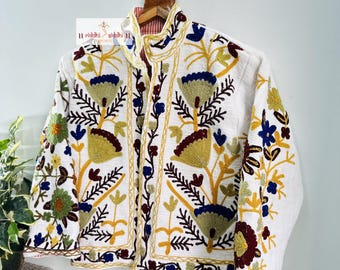 Hermosa chaqueta suzani de algodón con hilo de color / Chaqueta TNT para boda / Chaquetas de invierno / Chaquetas de dama de honor / Regalo para Navidad.