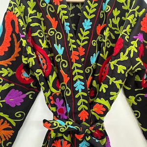 Indiase katoenen nieuwe Suzani-kimono met borduursel, opgewarmde winterkimono, damesjas, katoenen lange en korte maat jaskimono