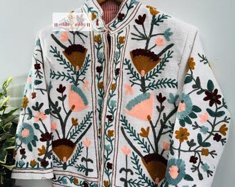 Hermosa chaqueta bordada con trabajo de niddle / Chaqueta Suzani TNT de algodón hecha a mano / Chaqueta de invierno para mujer / Chaqueta de dama de honor / Regalo para ella.