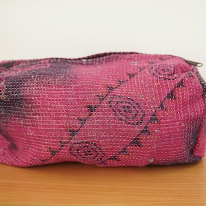 Lote al por mayor de 10 piezas de bolsa de Kantha vintage, bolsa de utilidad, bolsa de tocador, bolsa de maquillaje, bolsa de cosméticos lavable, bolsa de viaje con bolsillos y cierre de cremallera