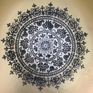 Woodu Mandala Small Stencil van Posh Chalk herbruikbare, hittebestendige duurzame Mylar-stencils. Afmeting: 12 x 12 inch. Gebruiken voor muren, meubels en doe-het-zelf