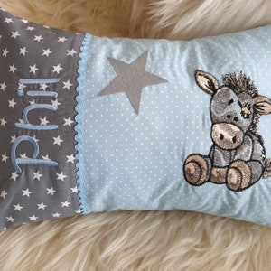 Kissen mit Namen bestickt zur Geburt Eselchen blau Kissen mit Namen bestickt zur Geburt Eselchen blau