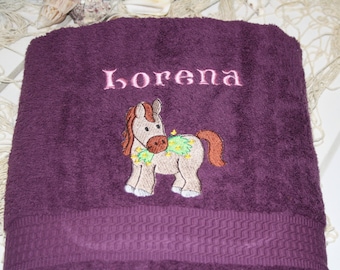 Handtuch Pferd Pferdchen mit Grasbüschel mit Namen bestickt W599