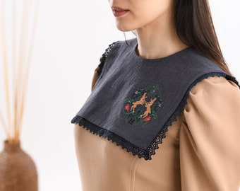 Detachable women's collar with personalized letter embroidery.