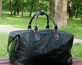 Bolsa de lona de piel de cocodrilo negra, bolsa de fin de semana de lujo con relieve de caimán, bolsa de viaje de piel exótica para hombre, bolsa de mano premium para pasar la noche.