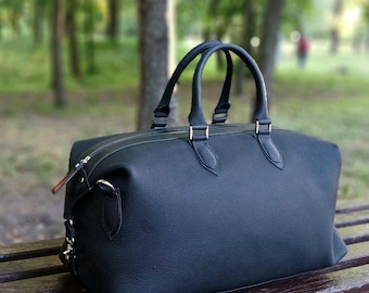 Reisetasche aus mattschwarzem Leder, Premium-Wochenendtasche, elegante minimalistische Übernachtungstasche, luxuriöses Handgepäck, Geschenk für ihn