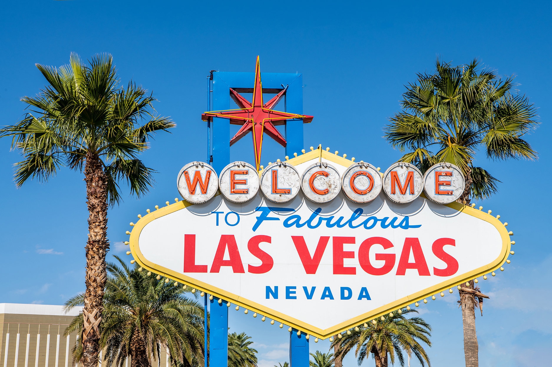 El famoso cartel de \, image size:1874x1248