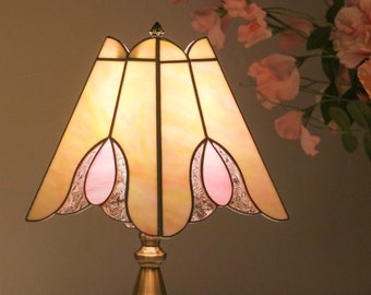 Tulip Stained glass table lamp