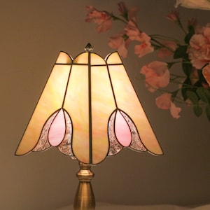 Tulip Stained glass table lamp