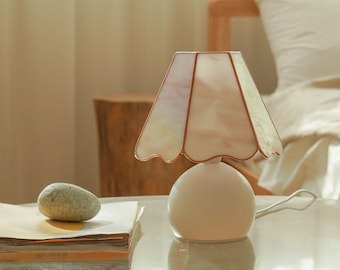 Petite lampe de table en vitrail champignon perlé