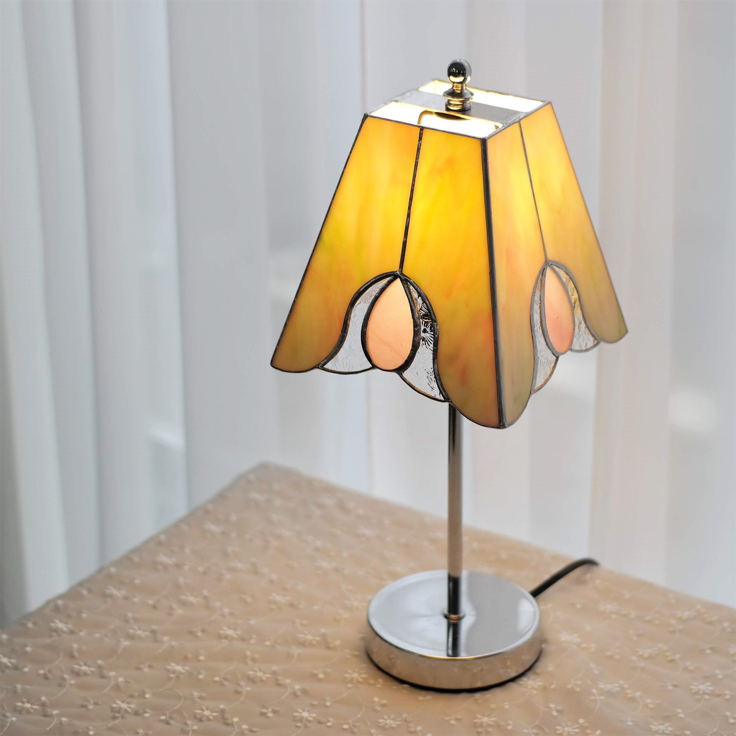 Tulip Stained glass table lamp Etsy