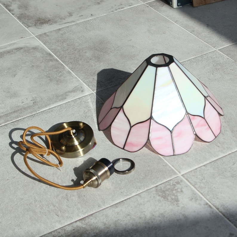 Rosa Pfauen-Pendelleuchte, Buntglas-Deckenbeleuchtung, Lampenschirm, personalisierbar Bild 7