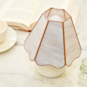 Piccola lampada da tavolo in vetro colorato a forma di fungo perlato immagine 10