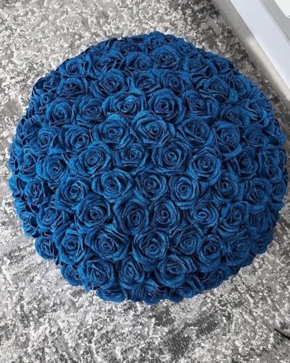 Rose artificiali blu con glitter in scatola, fiori in raso, regalo di nozze, bouquet di rose eterne personalizzato, fiori artificiali fatti a mano con nastro di raso - Italia