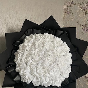 Ramo personalizado de rosas blancas con envoltorio personalizado, capullo brillante, ramo de rosas eternas, flor duradera, ramo de rosas grandes, Día de la Madre