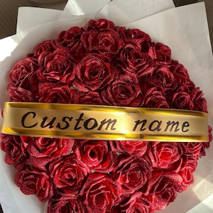Pedido personalizado, ramo rojo de rosas de satén, texto o adorno personalizado, ramo de capullo con purpurina, ramo de princesa eterna, posible nombre personalizado