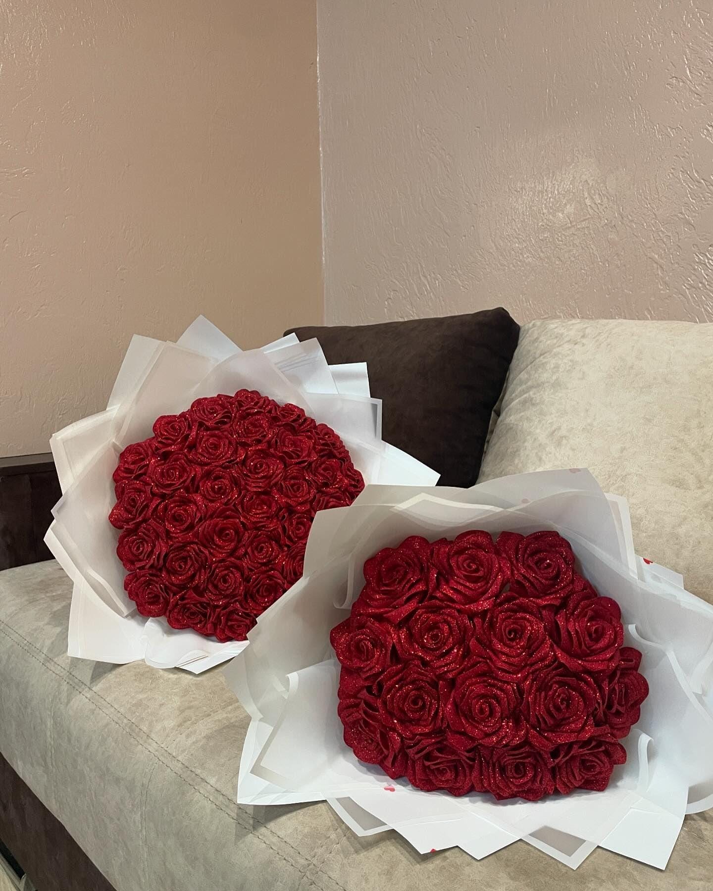 Bouquet di 15 rose eterne, bouquet di fiori artificiali fatti a mano, fiori resistenti, piccolo bouquet di rose, regalo di laurea, creazione floreale - Italia
