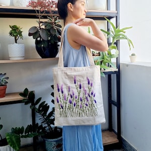 Bestickte Tragetasche, Lavendel Bauernhof Blume Handstickerei, Floral Canvas Tragetasche Stickerei Sommer Wildblumen, Vintage Tasche