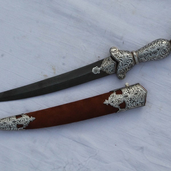 old vintage mughal Indo-Persian south Indian silver damacened blade Bichua/Bichwa chillnum Dagger