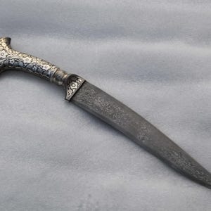 old  Indo-Persian Mughal Islamic silver damascened  khanjar knife jambiya form handle no khyber knife