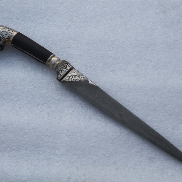 Mughal indo-Persian Sikh kaur kard dagger lion head handle  knife khanjar wooden handle dagger old Damascus steel blade no Khyber knife
