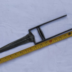Vintage Indo-Persian Wootz Steel Katar Tiger Knife: Armour Piercing Tip