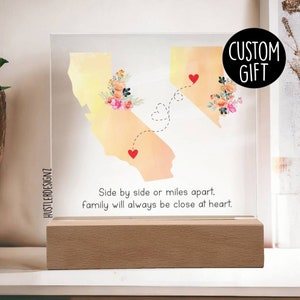 Impresión de mapa personalizada: la familia, lado a lado o a millas de distancia, siempre estará cerca del corazón - Placa acrílica LED cuadrada - Regalos familiares de larga distancia