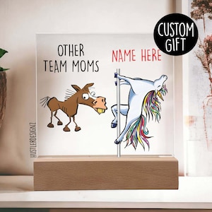 Placa personalizada de la mamá del equipo - Regalo divertido del unicornio del caballo - Mamá del equipo de natación del baloncesto del fútbol del béisbol - Regalos divertidos del equipo deportivo