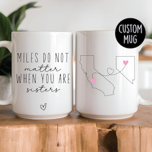 Mug « Les kilomètres n'ont pas d'importance lorsque vous êtes sœurs » – Cadeau pour sœurs interurbaines, tasse personnalisée carte de l'État ou du pays, tasse à café sœur personnalisée