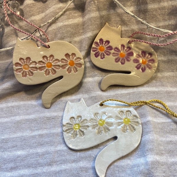 Cute ceramic cat hanging decoration