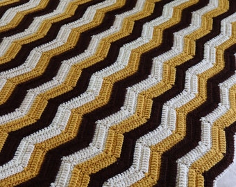 Manta o manta en zigzag de los años 60 y 70 hecha a mano - Manta afgana Chevron marrón, dorada o marfil - Manta afgana tejida a crochet estilo bohemio como la de la abuela - Manta afgana moderna de los años 70
