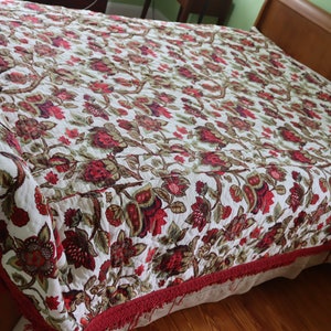Vintage Jacobean Print Quilted Bedspread and Matching Curtains Dark Red and Green on Natural Background image 2